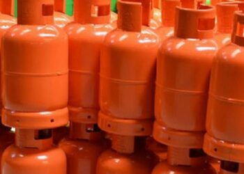 With 12.5kg cooking gas selling for N10,000, Abuja residents say they can’t take it no more